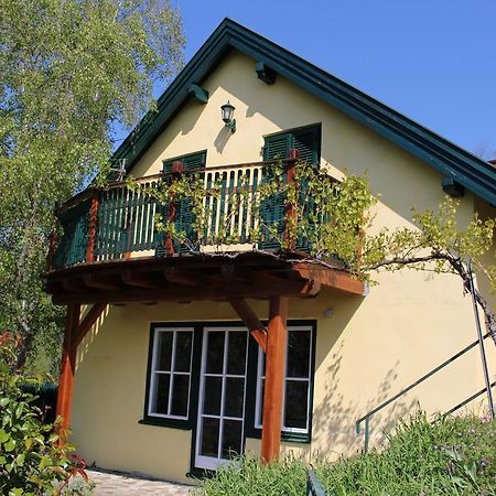 Winzerhaus Mit Fernblick Villa Кремс Екстериор снимка